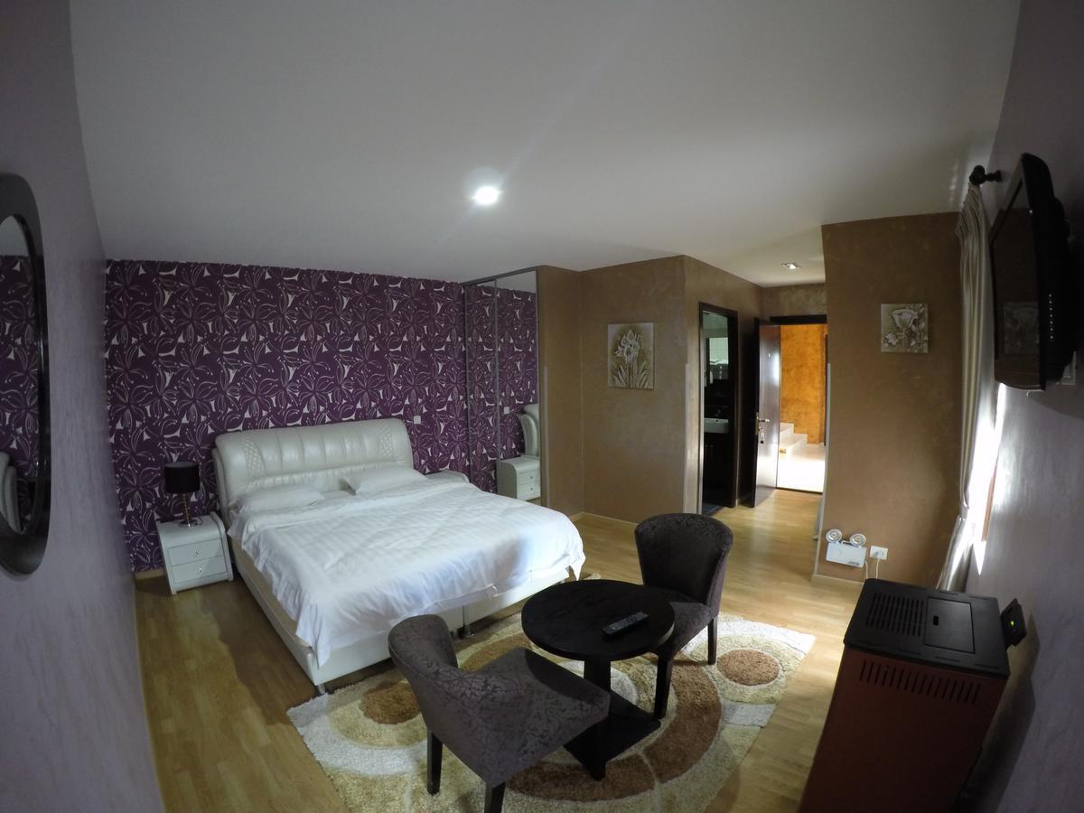 Kamenice Johnny Hotel מראה חיצוני תמונה
