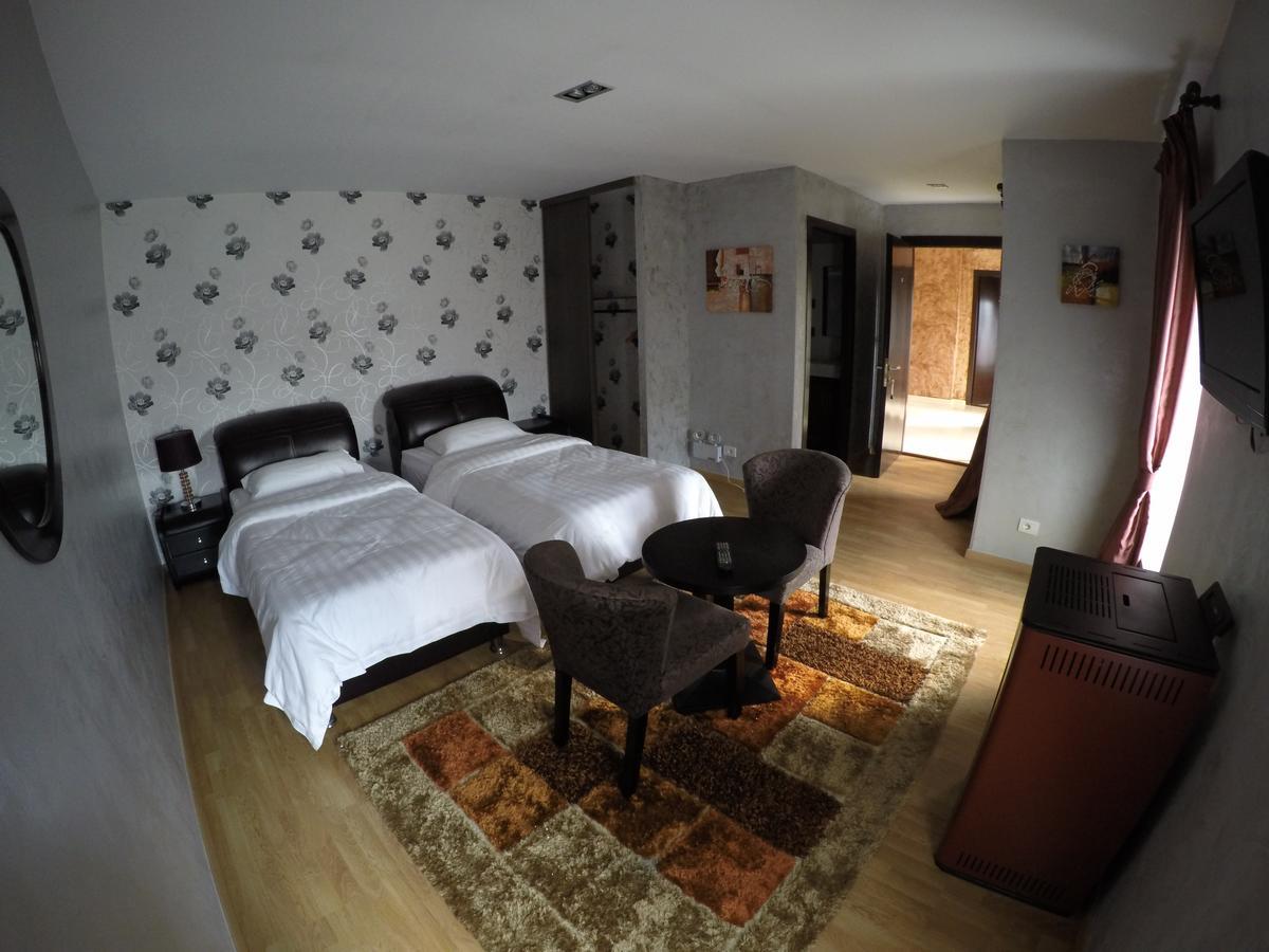 Kamenice Johnny Hotel מראה חיצוני תמונה